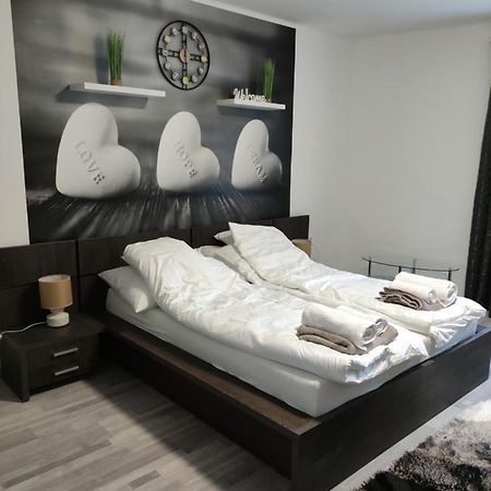 Freedom-Fehervar Apartman Székesfehérvár المظهر الخارجي الصورة