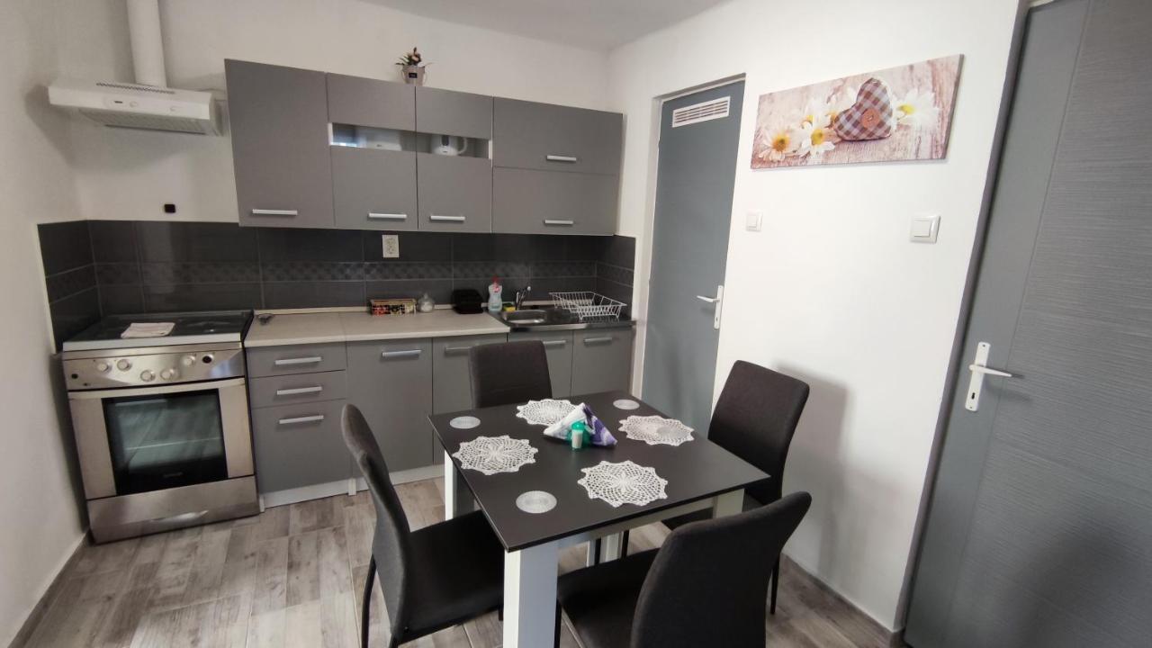 Freedom-Fehervar Apartman Székesfehérvár المظهر الخارجي الصورة